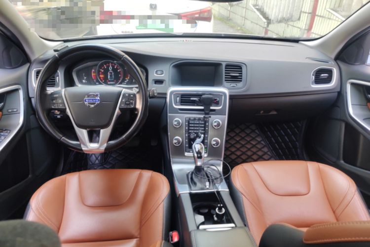 Used Volvo V60 2015 T5 Zhiya Edition
