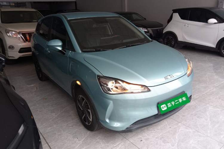 Used NETA V 2022 Long-Range Industry Custom Edition Front Right 45 Deg