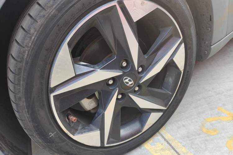 Used Hyundai Elantra 2021 1.5L CVT LUX Prestige Edition Left Front Wheel Hub