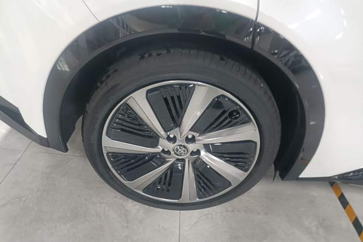 Used Toyota bZ5 2025 Model 550 PRO
