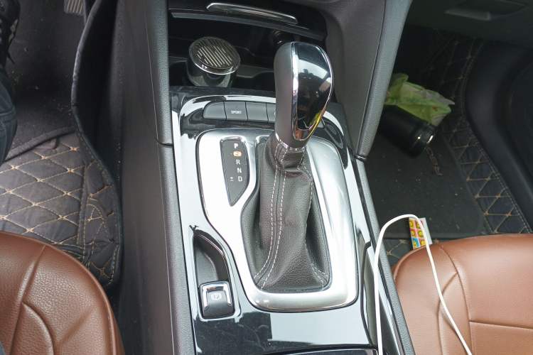 Used Buick Regal 2019 20T Elite Version China VI Standard Gear Lever