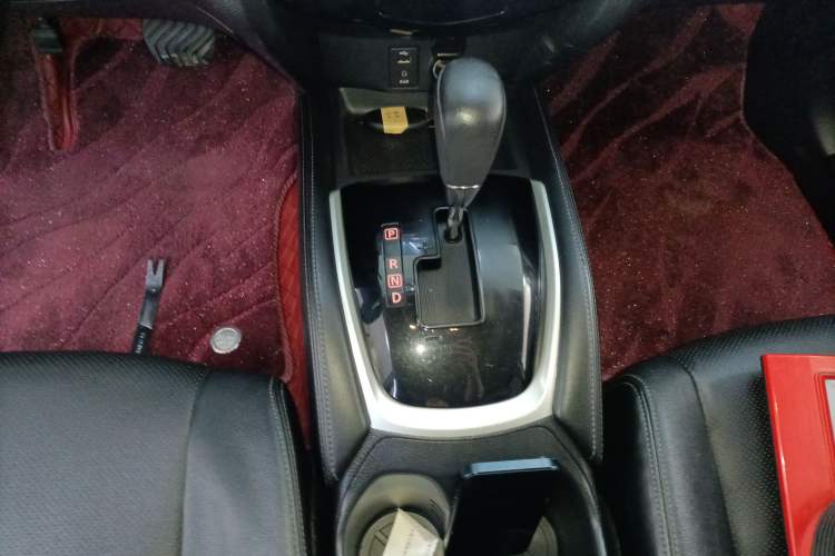 Used Nissan X-Trail 2015 2.0L CVT Comfort MAX Edition 2WD Gear Lever