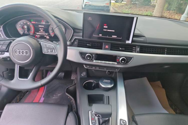 Used Audi A4L 2022 40 TFSI Fashion Dynamic Model Audio And AC Panel