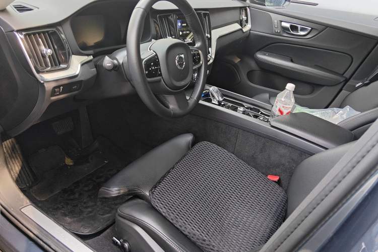 Used Volvo S60 2022 B4 Zhiyuan Luxury Edition