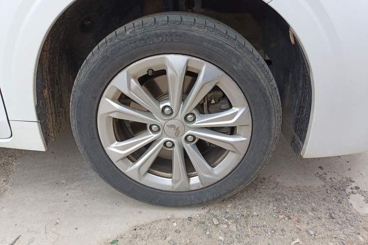 Used Wuling Jiachen 2022 1.5L Manual Light Comfort Edition Right Front Wheel Hub