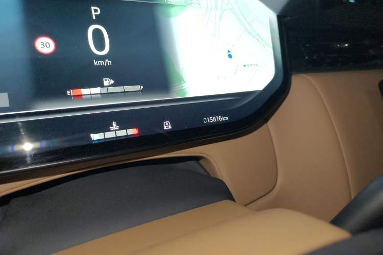 Used Land Rover Range 2025 3.0 L6 400 PS Extended Luxury Edition
