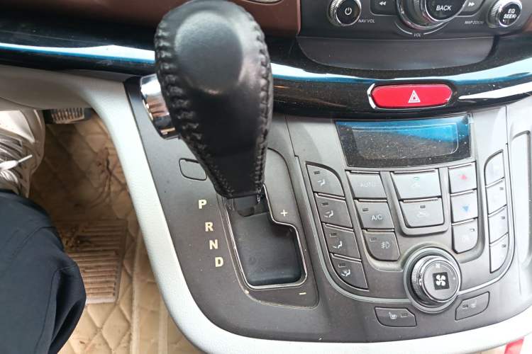 Used JAC Group Refine M5 2016 2.0T Gasoline Automatic Business Edition Gear Lever