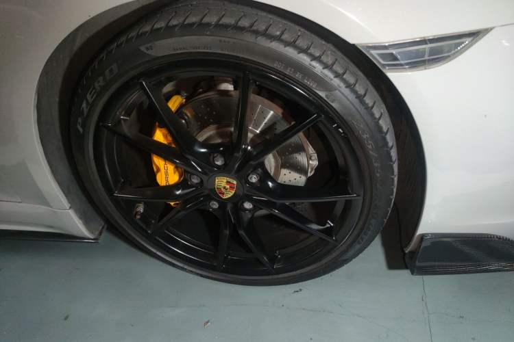 Used Porsche 718 2016 Cayman 2.0T Right Front Wheel Hub