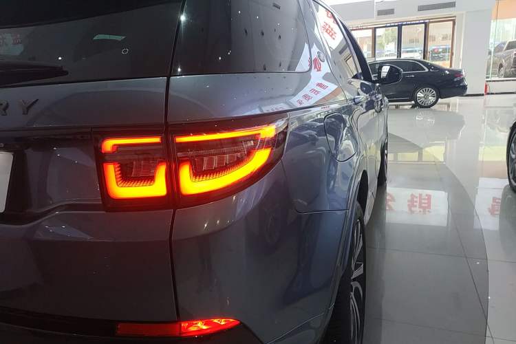 Used Land Rover Discovery Sport 2020 249 PS R-Dynamic Performance Edition Exterior 3