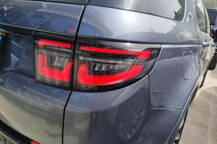 Used Land Rover Discovery Sport 2022 249 PS R-Dynamic S Performance Edition 5 Seats Exterior 3