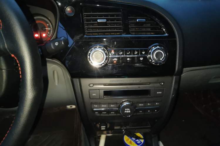 Used Soueast V3 Lingyue 2012 Revised Version 1.5L Manual – Style Edition Audio And AC Panel