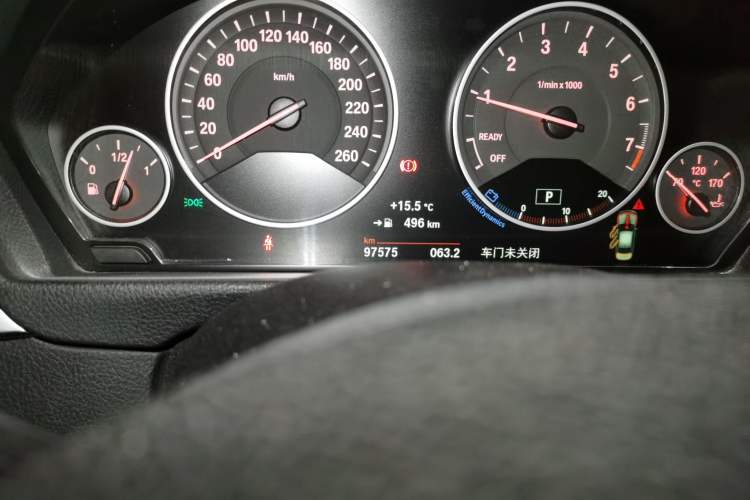 Used BMW 3 Series 2018 320Li Fashion Model Odometer Close Up