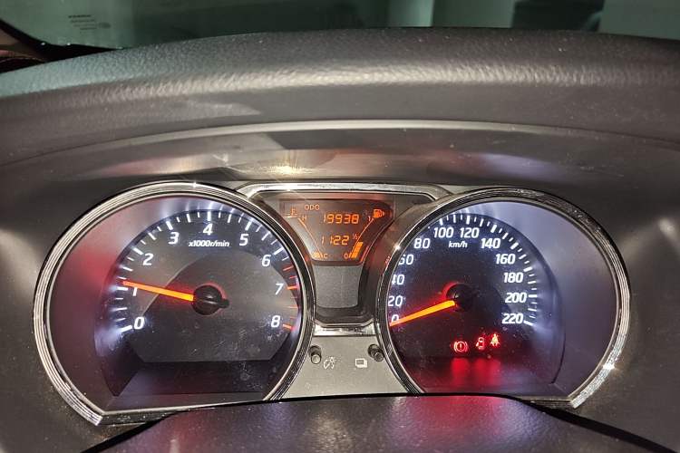 Used Nissan Livina 2013 Jingrui 1.6XL Manual Comfort Edition Odometer Close Up