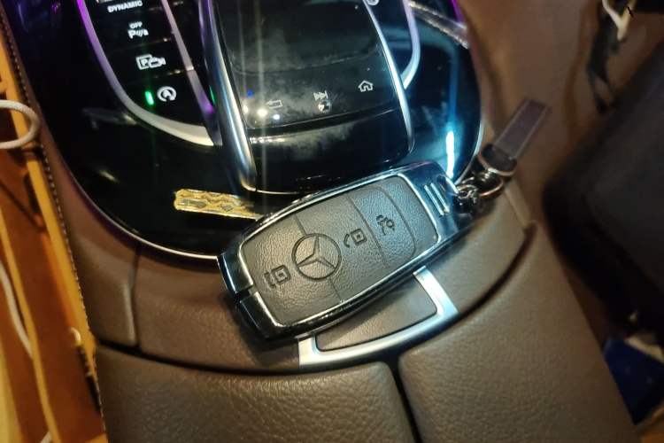 Used Mercedes-Benz E-Class 2017 E 300 L Sporty and Stylish Model