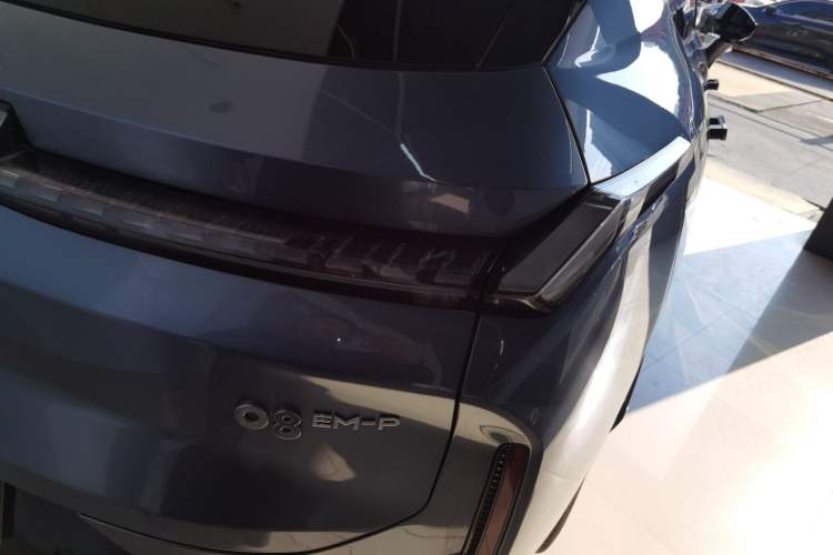 Used Lynk & Co 08 EM-P 2025 220 km All-Wheel-Drive Performance Halo
