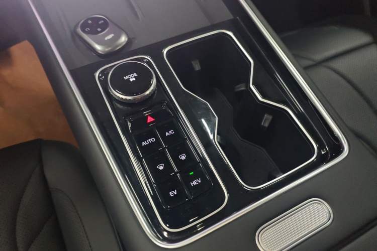 Used Chery Fengyun T9 2024 120 Long-Range Flagship Version 7 Seats Ternary Lithium Gear Lever