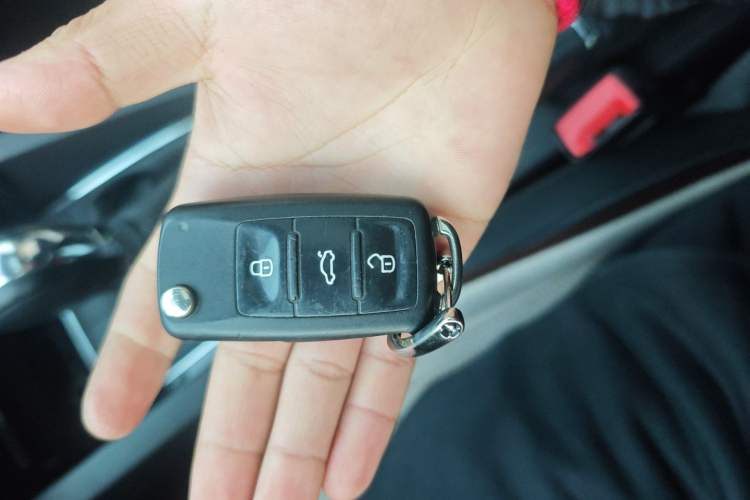 Used Volkswagen Sagitar 2015 1.6L Automatic Comfort Model
