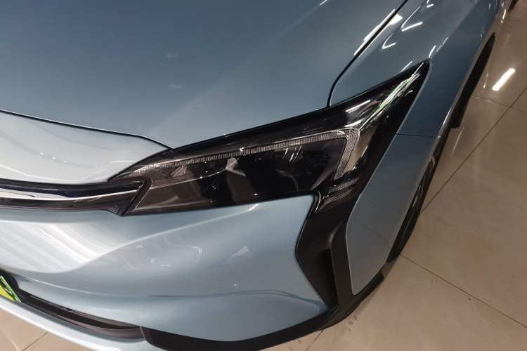 Used Buick Velite 6 2019 Connected Fashion Model