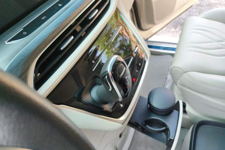 Used Buick GL8 2022 ES Landtrek 653T Comfort Edition