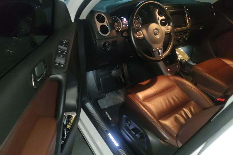 Used Volkswagen Tiguan 2015 2.0 TSI Automatic All-Wheel Drive Luxury Edition Driver Seat