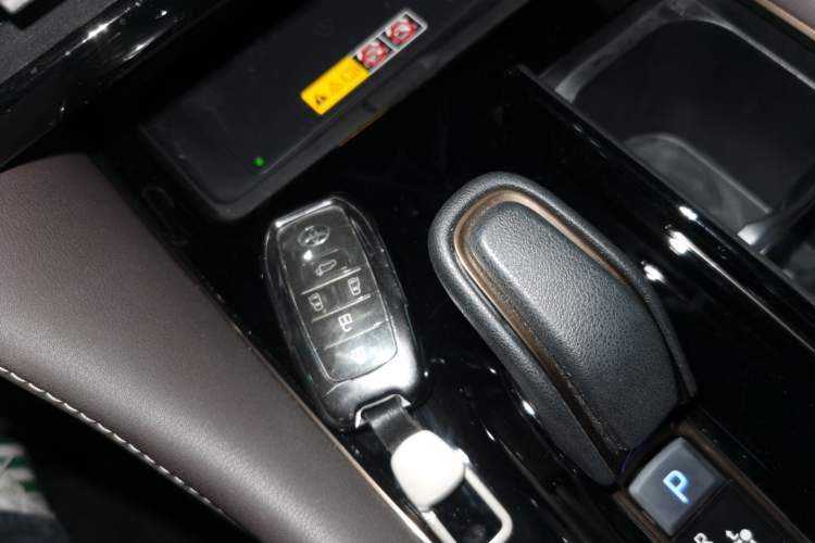 Used Toyota Alphard 2024 Dual-Engine 2.5L Deluxe Edition
