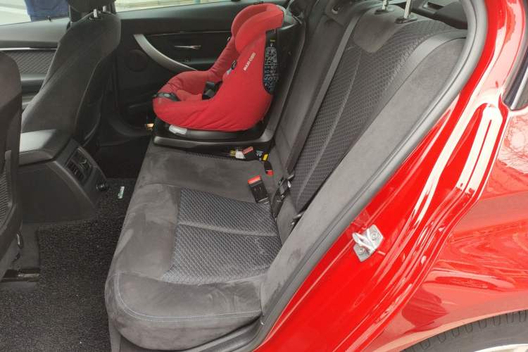 Used BMW 3 Series 2017 320i M Sport Interior 4