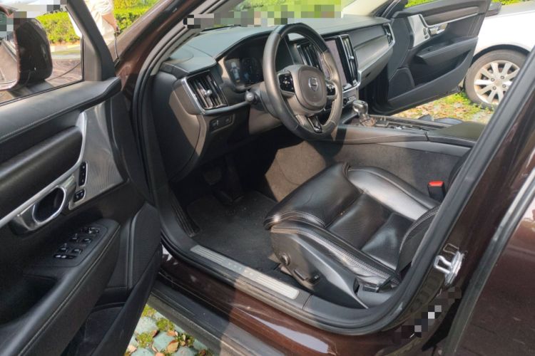 Used Volvo V90 2017 Cross Country T5 AWD Prestige Edition
