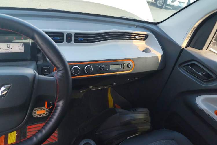 Used Wuling Hongguang MINIEV 2022 Easy Version Lithium Iron Phosphate Audio And AC Panel