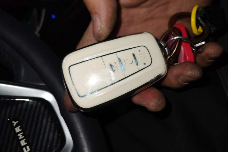 Used Toyota Camry 2018 2.0G Luxury Edition Vehicle Key