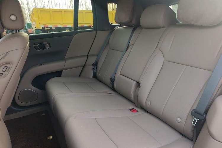 Used Li Auto i6 2025 Model Four-Wheel-Drive Standard Type
