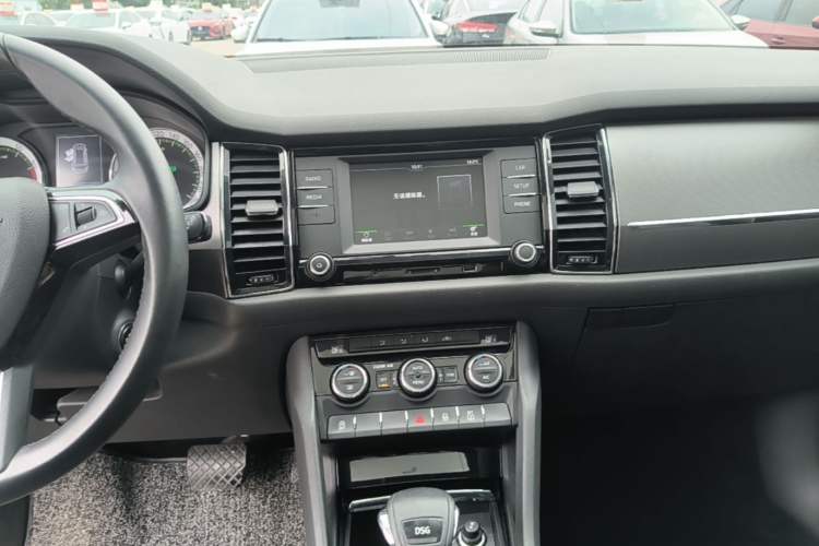 Used Skoda Kodiaq 2017 TSI330 5-Seat Two-Wheel Drive Luxury Edition Audio And AC Panel