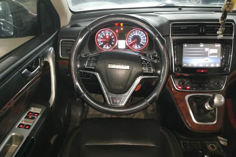 Used Haval H6 2015 Revised Version Sport Edition 1.5T Manual Transmission Two-Wheel Drive Elite Grade Steering Wheel