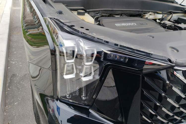 Used GAC Trumpchi GS8 2024 Linghang Series 2.0 TGDI Two-Wheel Drive Luxury Smart Connectivity Version Right Front Headlight