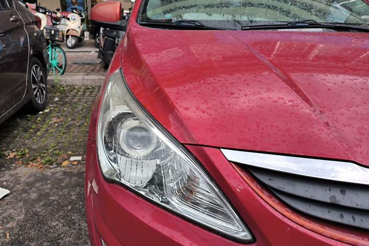 Used Hyundai Verna (older generation) 2010 Sedan 1.4L Automatic Luxury GLS Trim Right Front Headlight