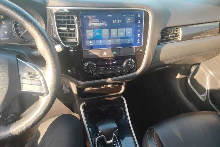 Used Mitsubishi Outlander 2020 2.0L Two-Wheel Drive Comfort Edition 7-Seater
