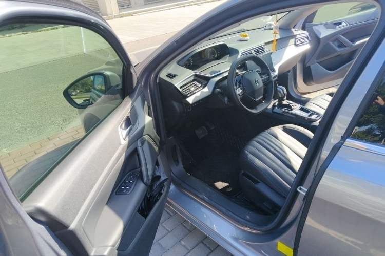 Used Peugeot 408 2022 1.6T Light-Chasing Edition Driver Seat