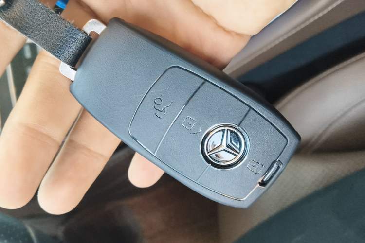 Used Mercedes-Benz E-Class 2019 Restyled E 300 L Sporty and Stylish Edition Vehicle Key