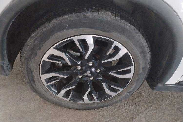 Used Mitsubishi Outlander 2019 2.0L Two-Wheel Drive Comfort Edition 5 Seats China VI Standard Exterior 4