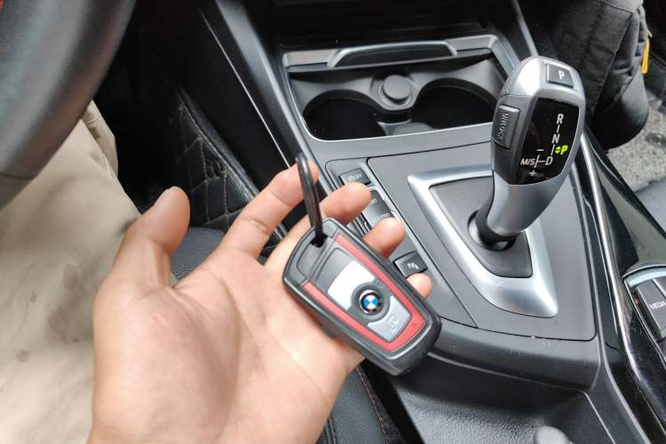 Used BMW 2 Series 2019 225i Convertible Coupe Sports Design Package Vehicle Key