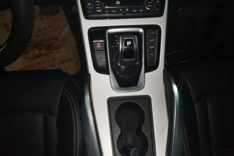 Used Geely Auto Emgrand X7 Sport 2020 1.8TD DCT Two-Wheel Drive Smart Connect 4G-Enabled Version