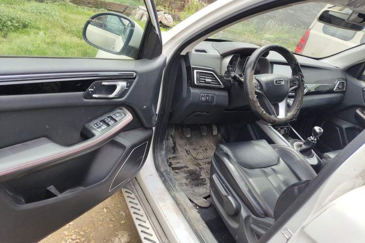 Used Zotye Domy X5 2017 Upgraded Model 1.5T Manual Luxury Version Driver Seat