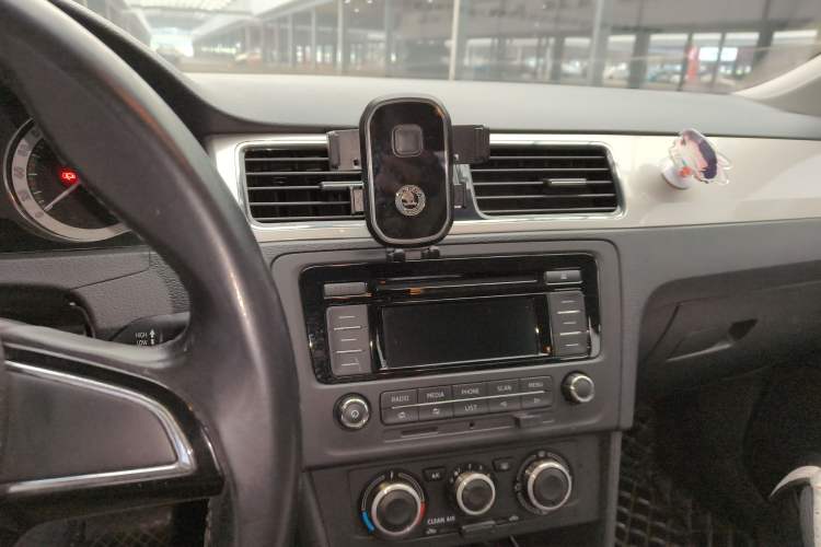 Used Skoda Rapid 2019 1.5L Automatic Comfort Edition China V Standard Audio And AC Panel