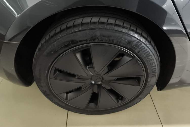 Used Tesla Model 3 2025 Model Revised Long-Range Rear-Wheel-Drive Version Right Rear Wheel Hub