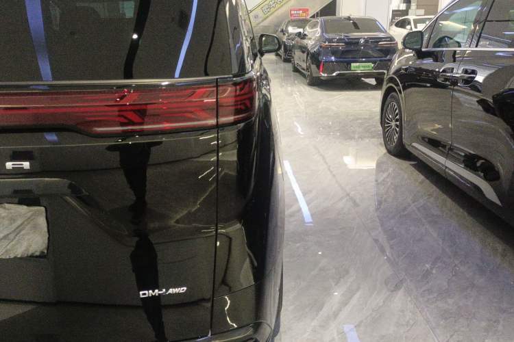 Used Denza D9 2022 DM-i 970 Four-Wheel Drive Prestige Model