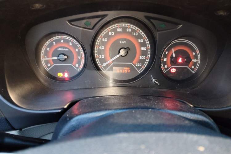 Used Soueast V3 Lingyue 2014 1.5L Manual Smart Edition Odometer Close Up