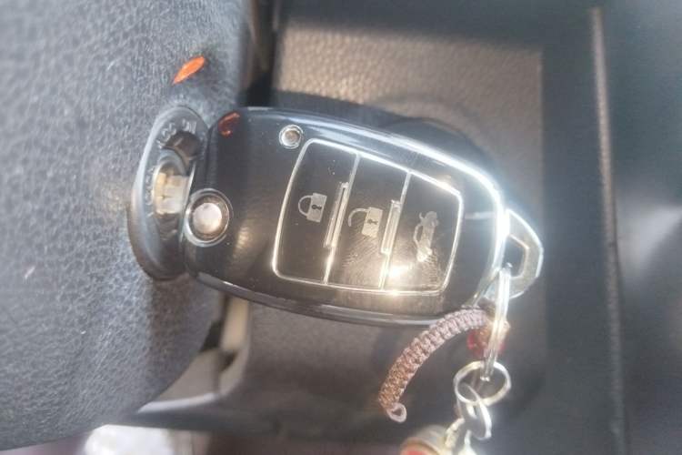 Used Bestune X80 2016 2.0L automatic Comfort trim level Vehicle Key