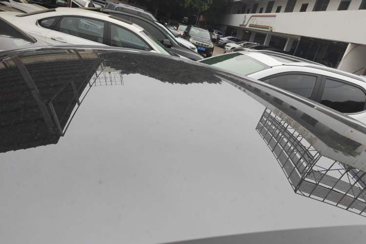 Used Tesla Model Y 2025 Long-Range All-Wheel-Drive Version Roof