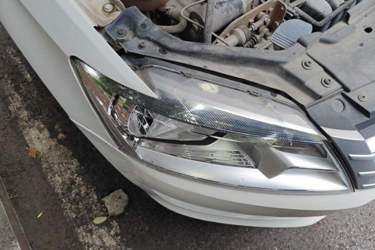 Used Volkswagen Santana 2015 1.6L Manual Fashion Edition Right Front Headlight