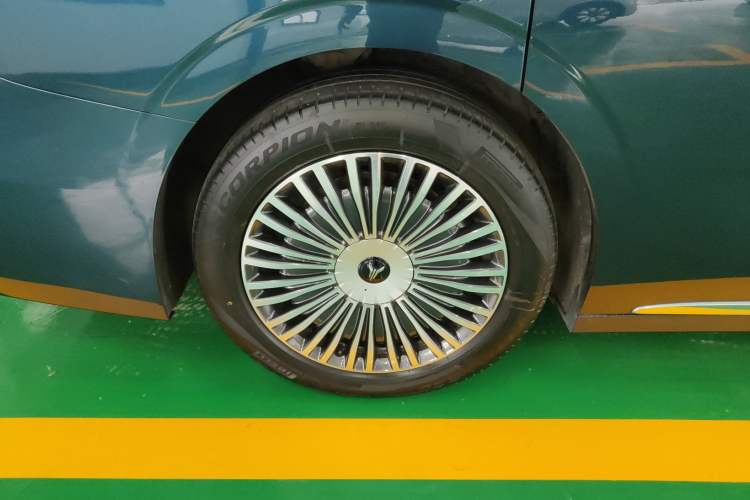 Used VOYAH Dream 2025 PHEV Four-Wheel-Drive Flagship Version – Qiankun Edition Exterior 5