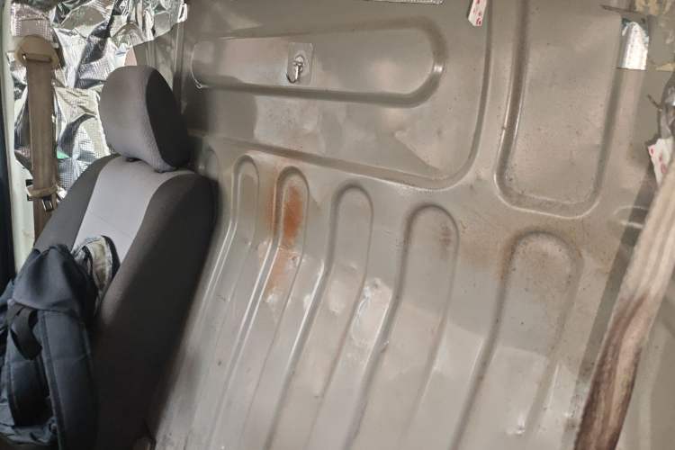 Used CHANGAN KAICHENG Ruixing EM60 2021 Pure Electric Van Transporter 60kW Left Rear Seat